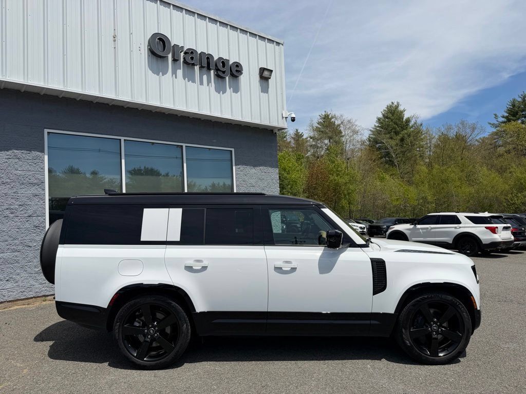 Used 2025 Land Rover Defender 130 X-Dynamic SE AWD/4WD image 8