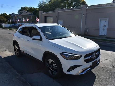 Used 2025 Mercedes-Benz GLA 250 image 4