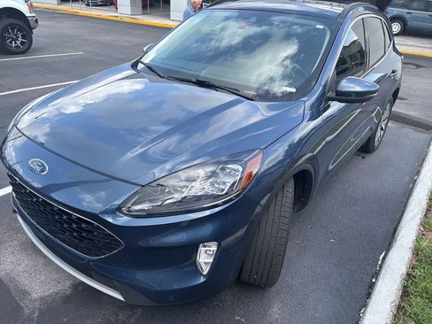 Used 2020 Ford Escape Titanium w/ Titanium Premium Package 2.0 FWD image 2