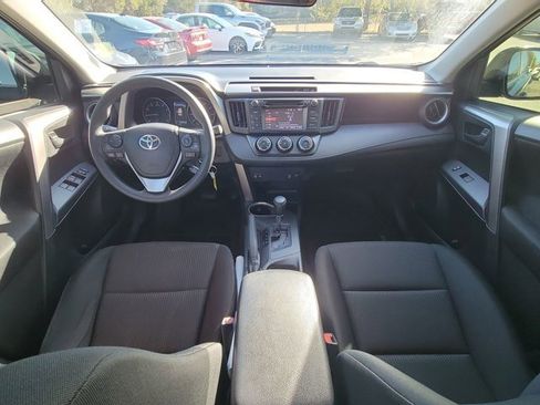 Used 2018 Toyota RAV4 LE image 2