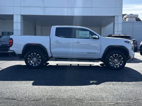 New 2026 GMC Canyon Denali w/ LPO, Black Badging Package AWD/4WD image 2