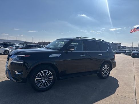 Used 2023 Nissan Armada SL w/ Captain's Chairs Package image 9