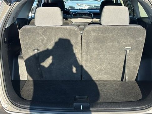 Used 2019 Kia Sorento LX image 27