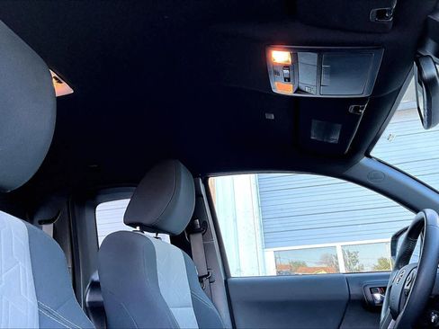 Used 2022 Toyota Tacoma TRD Sport w/ TRD Premium Sport Package image 15