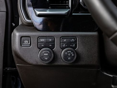 Used 2024 Chevrolet Silverado 2500 LTZ w/ LTZ Convenience Package image 21