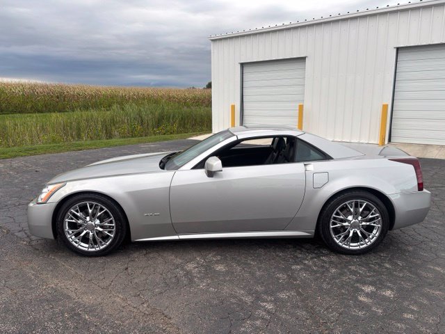 Used 2007 Cadillac XLR RWD image 2