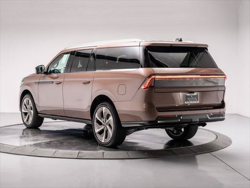 New 2026 Lincoln Navigator L Black Label AWD/4WD image 3