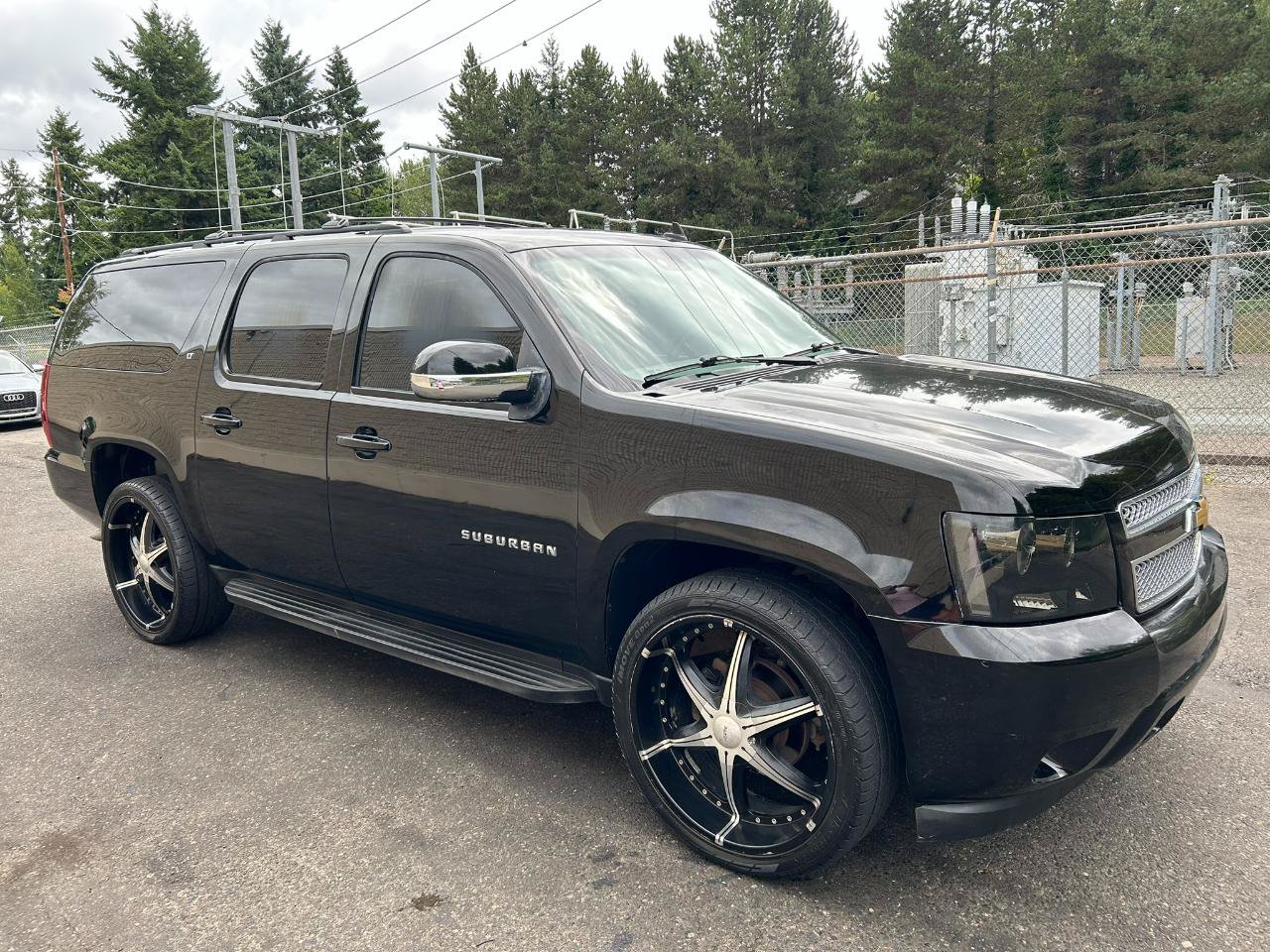 Used 2012 Chevrolet Suburban LT w/ Luxury Package AWD/4WD image 3