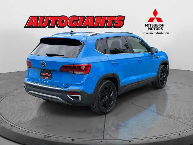 Used 2023 Volkswagen Taos SE w/ Panoramic Sunroof Package AWD/4WD image 2