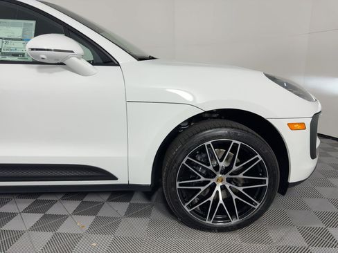 Certified 2026 Porsche Macan AWD/4WD image 12