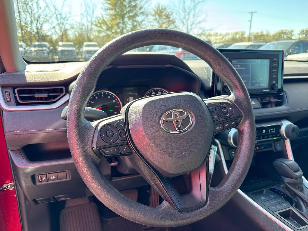 Used 2022 Toyota RAV4 LE AWD/4WD image 11