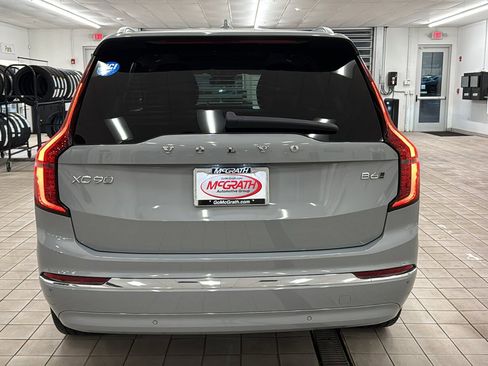 Used 2025 Volvo XC90 B6 Plus image 6