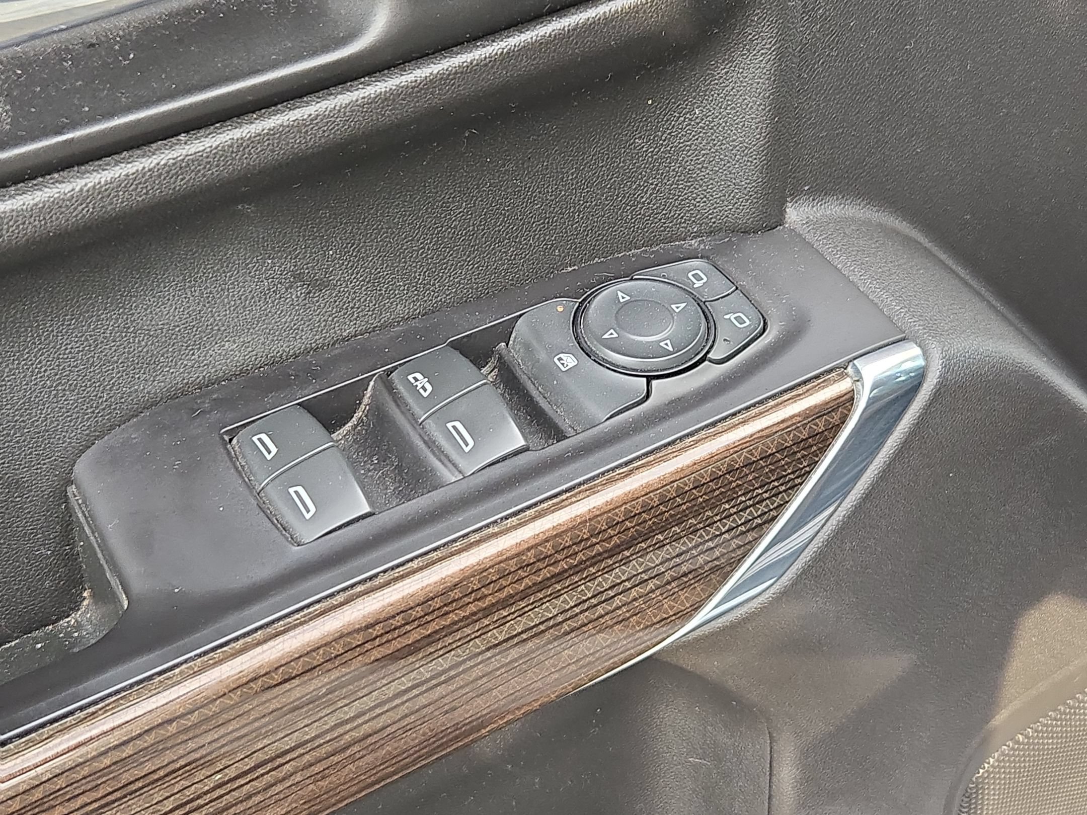 Used 2019 Chevrolet Silverado 1500 LT w/ Texas Edition AWD/4WD image 11