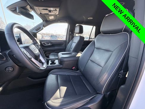 Used 2023 GMC Yukon SLT w/ SLT Luxury Package image 6