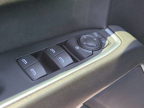 Used 2023 Chevrolet Silverado 1500 LT AWD/4WD image 15
