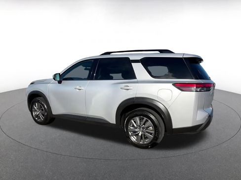 Used 2025 Nissan Pathfinder SV FWD image 10