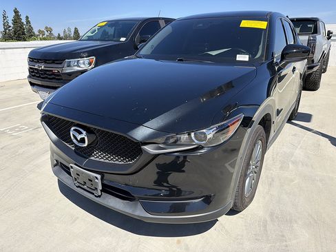 Used 2017 MAZDA CX-5 Touring FWD image 2