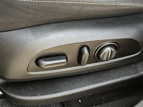 Used 2019 Chevrolet Equinox LT image 28