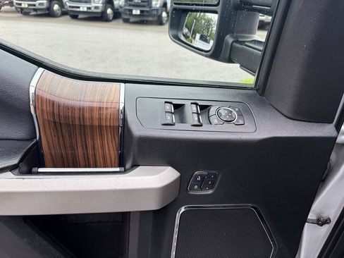 Used 2016 Ford F150 Lariat w/ Equipment Group 502A Luxury AWD/4WD image 25