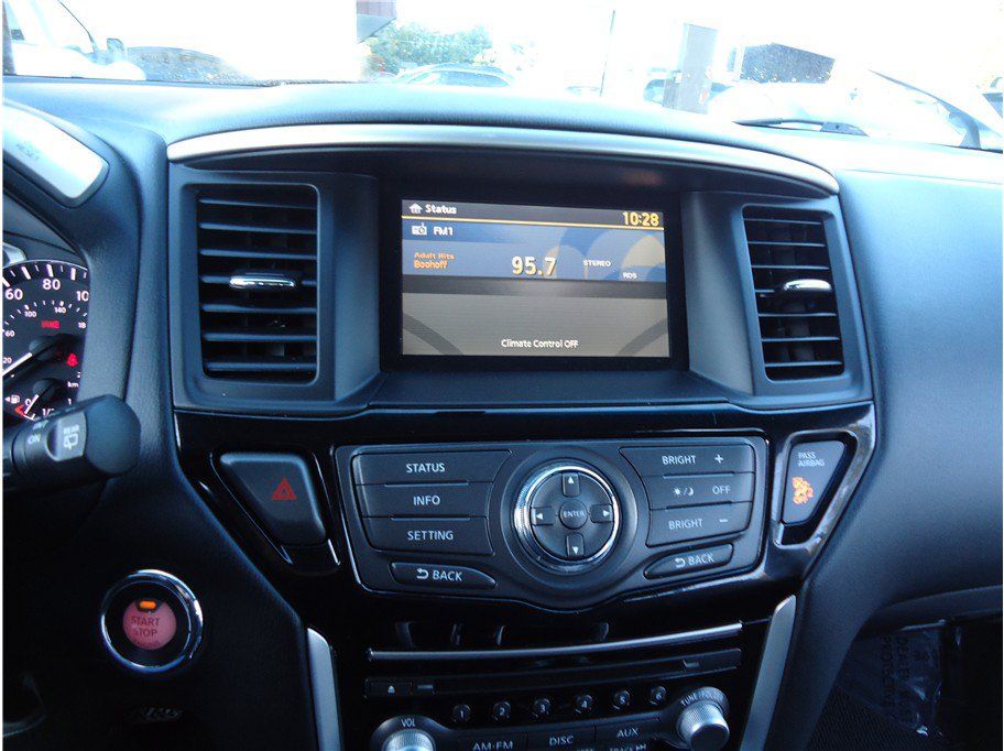 Used 2013 Nissan Pathfinder SV AWD/4WD image 23