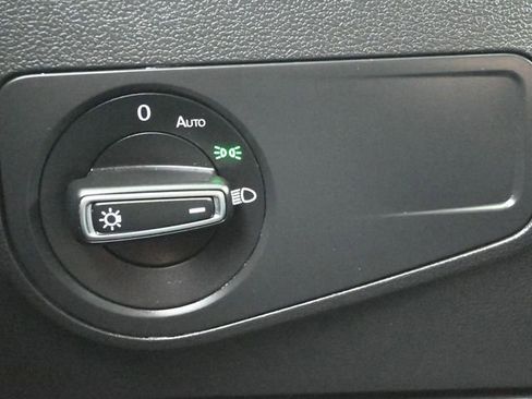 Used 2020 Volkswagen Tiguan SE image 27