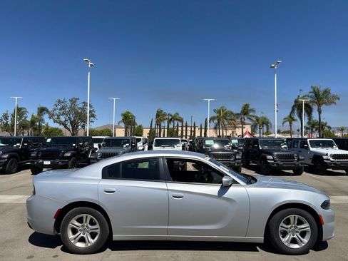 Used 2022 Dodge Charger SXT RWD image 3