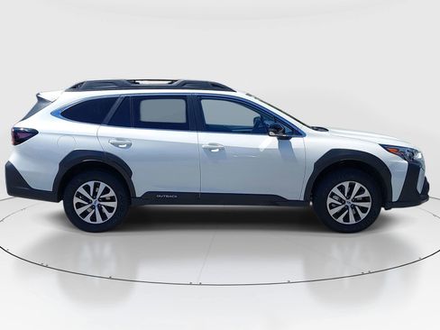 Used 2023 Subaru Outback Premium image 8