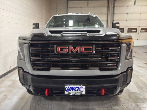Used 2024 GMC Sierra 2500 AT4X image 9