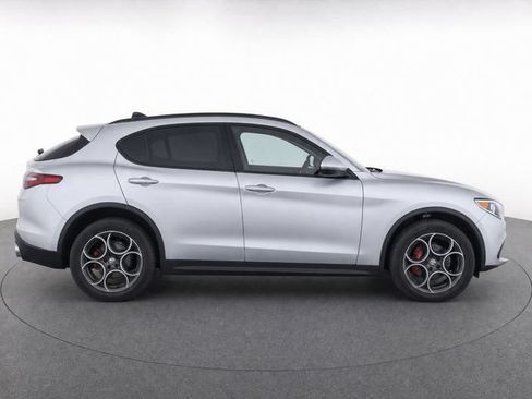 Used 2018 Alfa Romeo Stelvio Sport w/ Quick Order Package 22J Sport AWD/4WD image 8