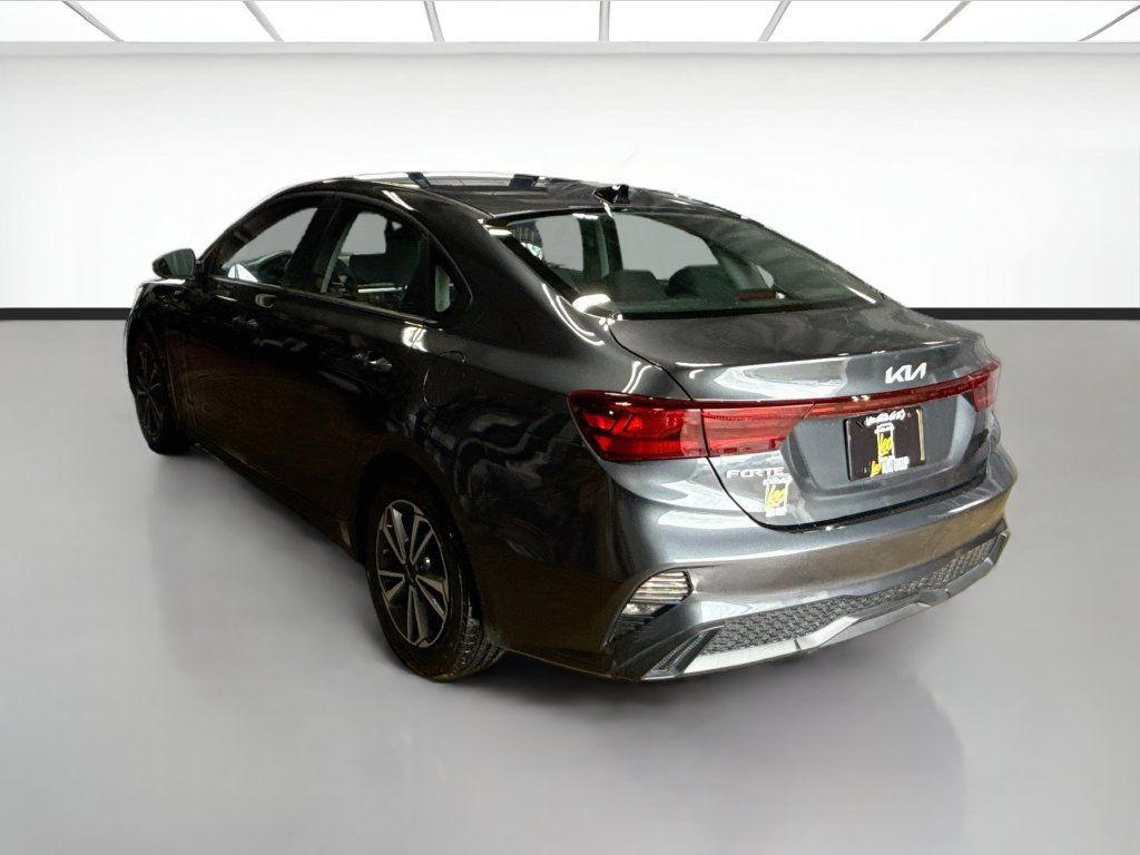 Used 2024 Kia Forte LXS w/ LXS Technology Package FWD image 8