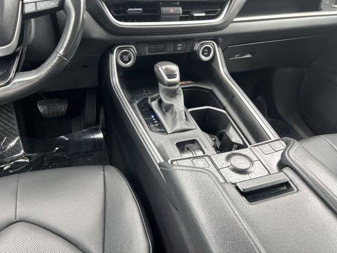 Used 2024 Toyota Grand Highlander AWD image 22