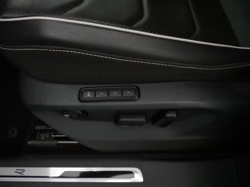 Certified 2022 Volkswagen Tiguan SEL R-Line image 20