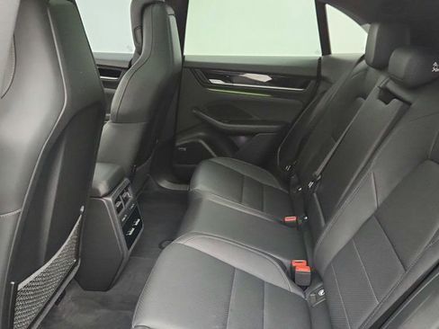 Used 2025 Porsche Macan Electric w/ Premium Package image 21