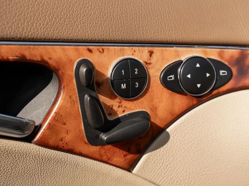 Used 2009 Mercedes-Benz E 350 4MATIC Wagon image 17