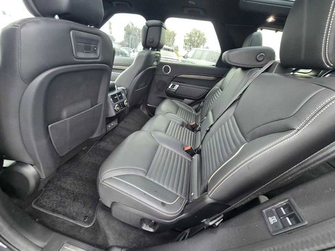 Used 2023 Land Rover Discovery Metropolitan Edition image 20