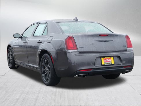 Used 2022 Chrysler 300 Touring w/ Sport Appearance Package image 5