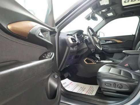 Used 2022 Chevrolet TrailBlazer ACTIV w/ Sun and Liftgate Package FWD image 9