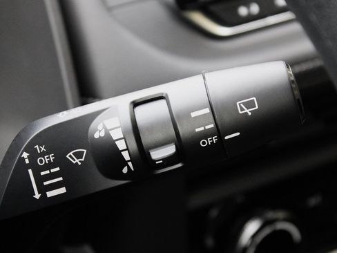 Certified 2025 Nissan Rogue S image 31