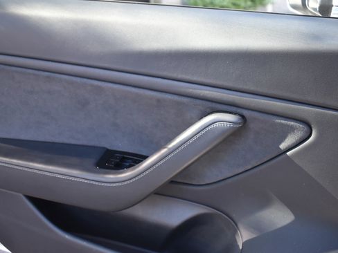 Used 2018 Tesla Model 3 Long Range image 17