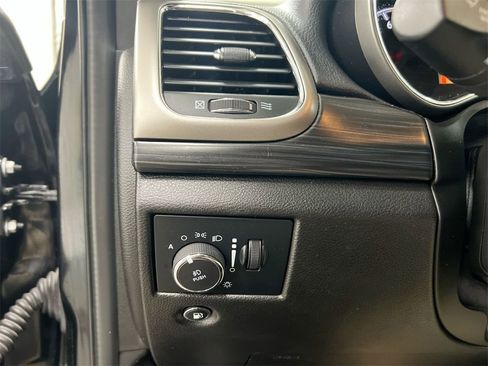 Used 2021 Jeep Grand Cherokee Laredo X image 18