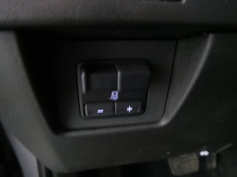 Used 2024 Chevrolet Colorado Z71 w/ Z71 Convenience Package 2 AWD/4WD image 15