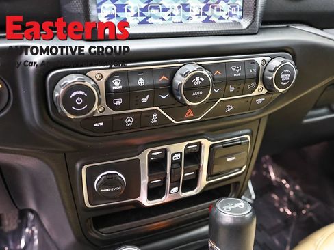 Used 2018 Jeep Wrangler Unlimited Sahara AWD/4WD image 20