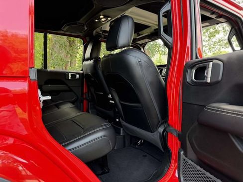 Used 2022 Jeep Wrangler Unlimited Sahara w/ LED Lighting Group AWD/4WD image 15
