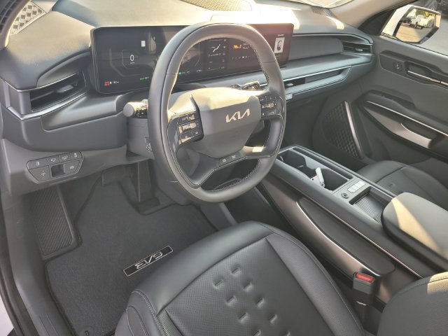 Used 2026 Kia EV9 Wind AWD/4WD image 9