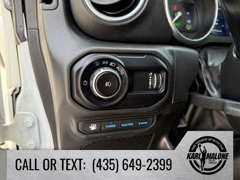 Used 2023 Jeep Wrangler Unlimited Sahara AWD/4WD image 18