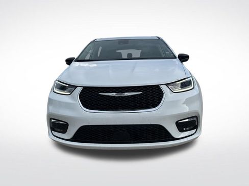 Used 2024 Chrysler Pacifica Touring-L FWD image 5