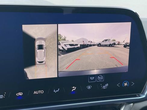 Used 2025 Chevrolet Equinox EV LT w/ Convenience Package image 15