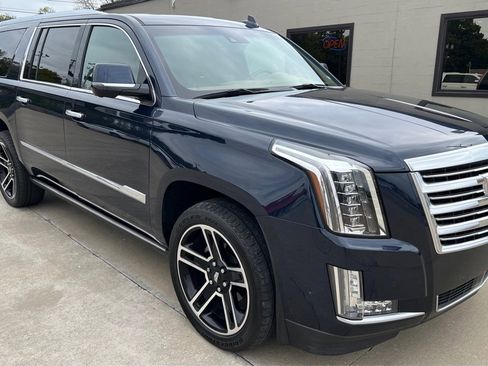 Used 2017 Cadillac Escalade ESV Platinum image 1