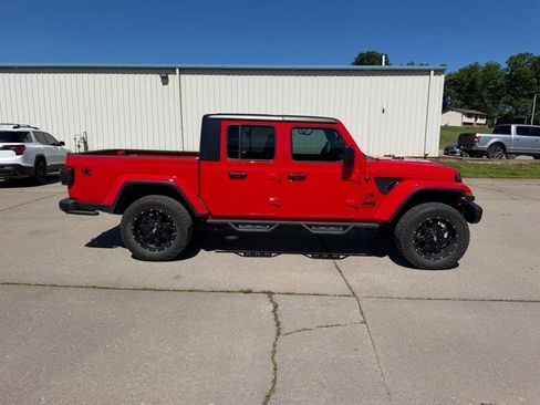 Used 2021 Jeep Gladiator Sport AWD/4WD image 2