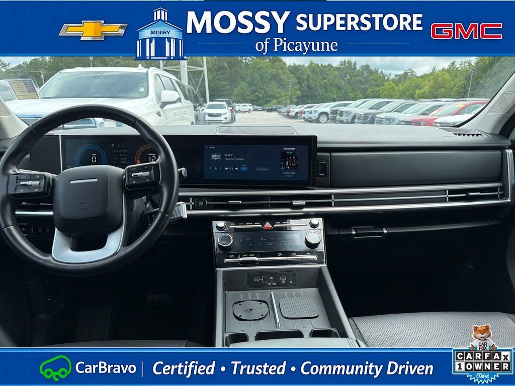 Used 2025 Hyundai Santa Fe SEL FWD image 14